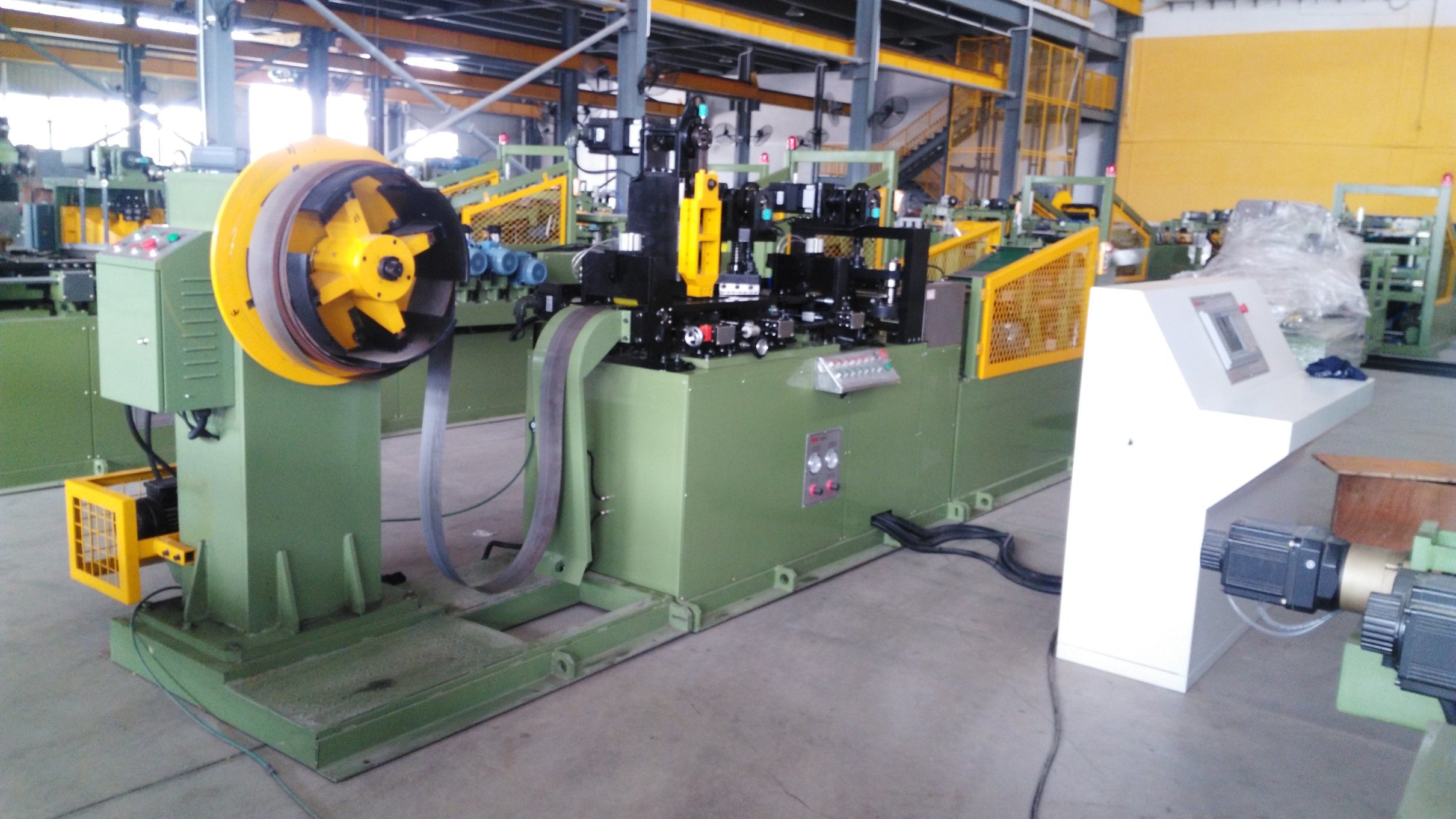 China Step Lap Cut to Length Line with O Punching